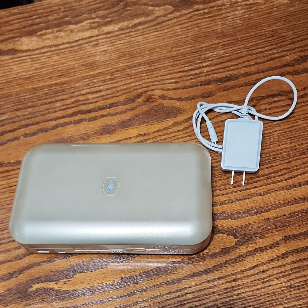 Phonesoap 500-8 Smartphone UV  Sanitizer. Champagne Color.